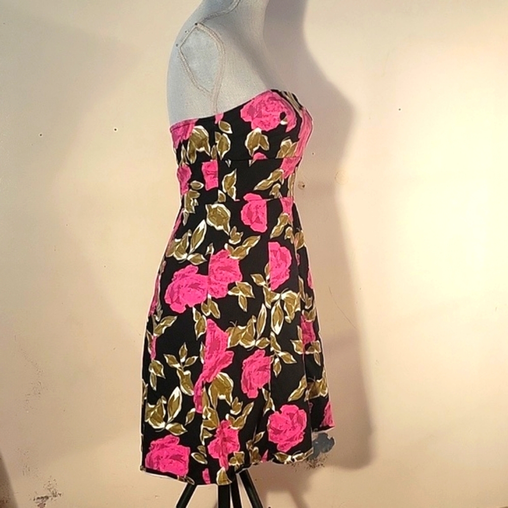 Twenty-One Woman's Strapless Roses on Black Mini Dress Size: M - Picture 3 of 7
